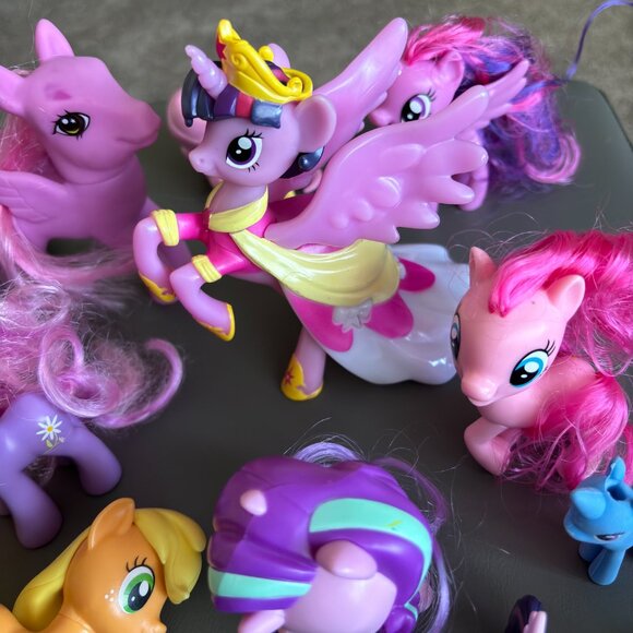 Mix Lot Of 13 Hasbro My Little Ponies Various Sizes Figures - Picture 3 of 4